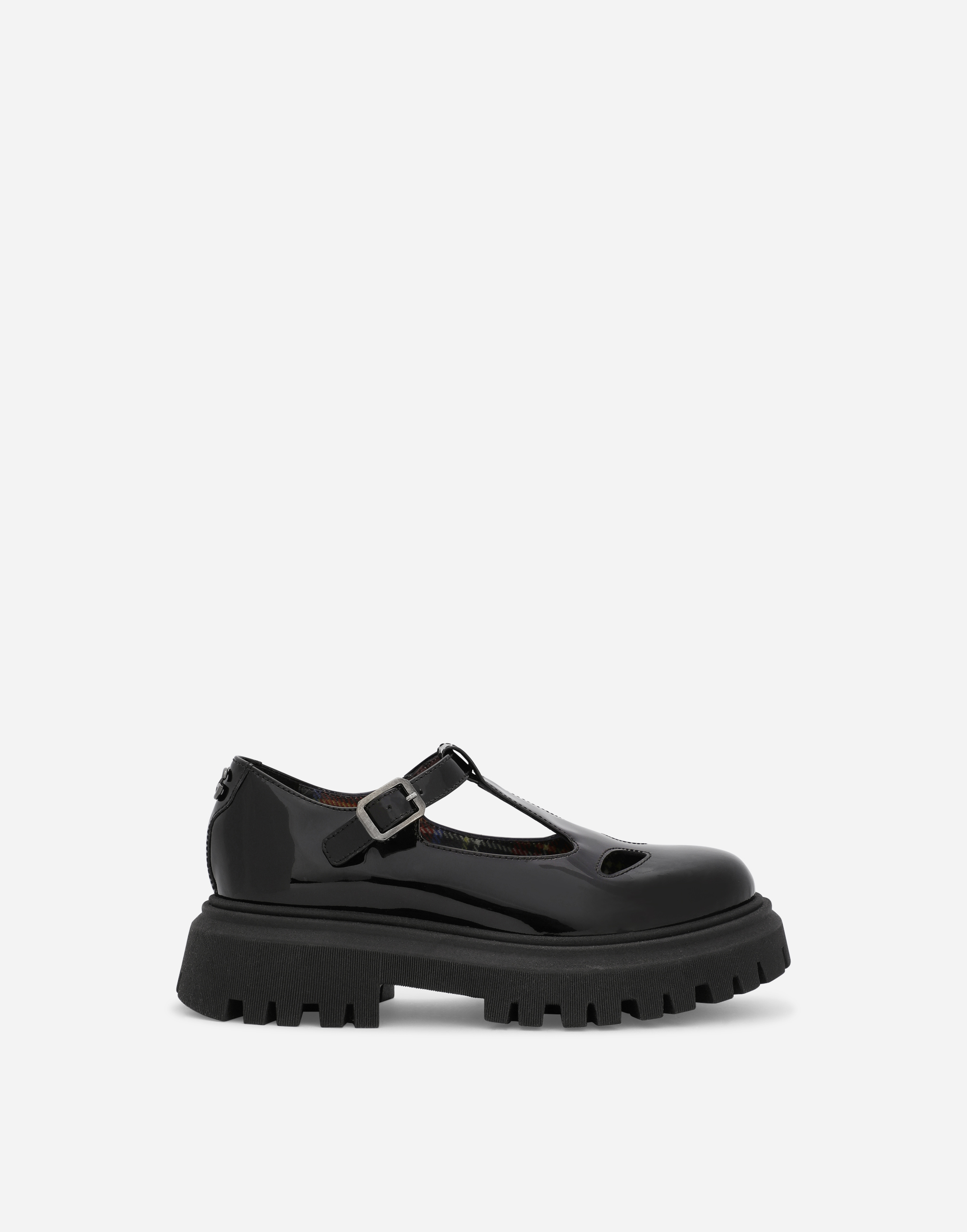 Two-hole patent leather ballet flats in Black