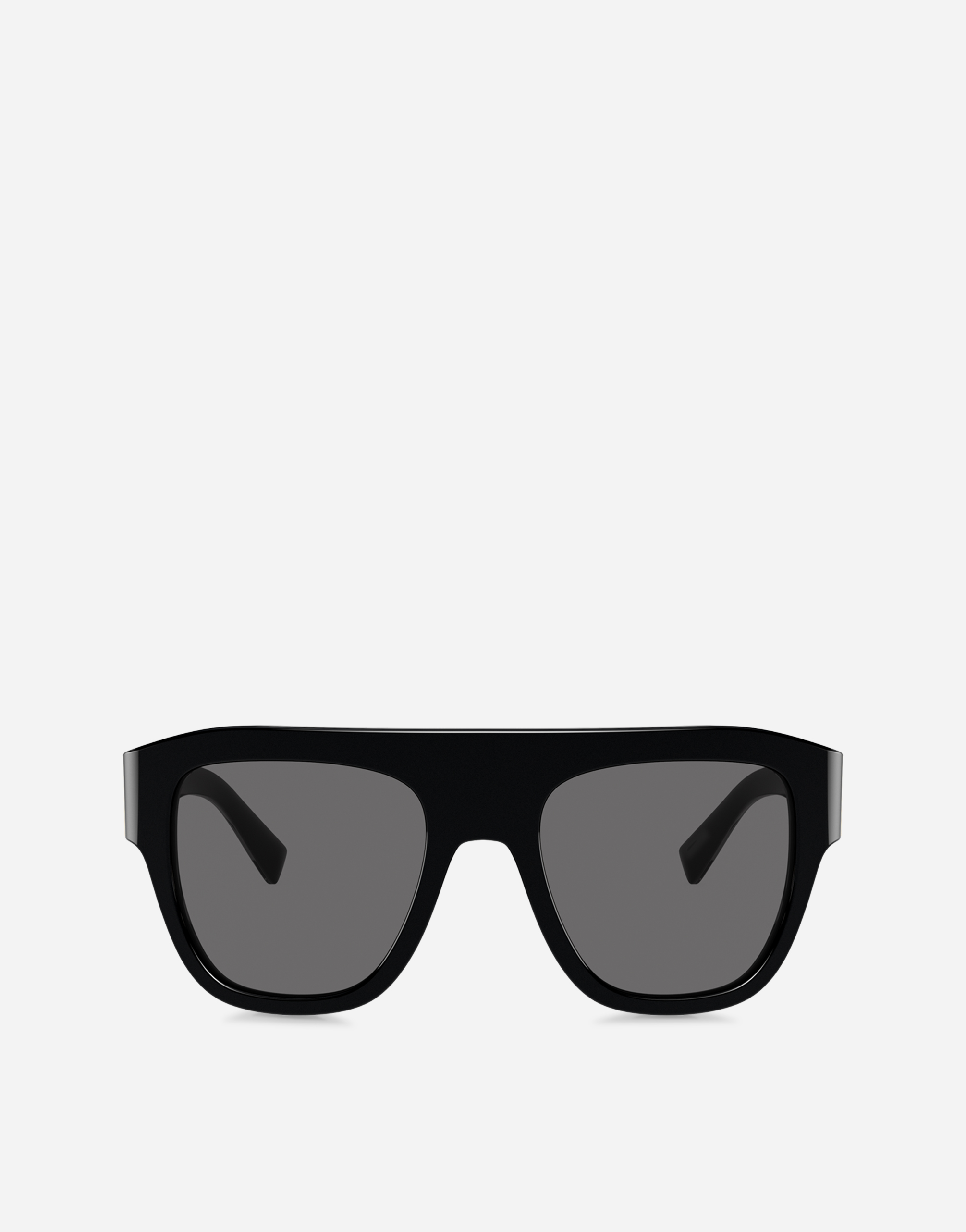 Bold black sunglasses in black