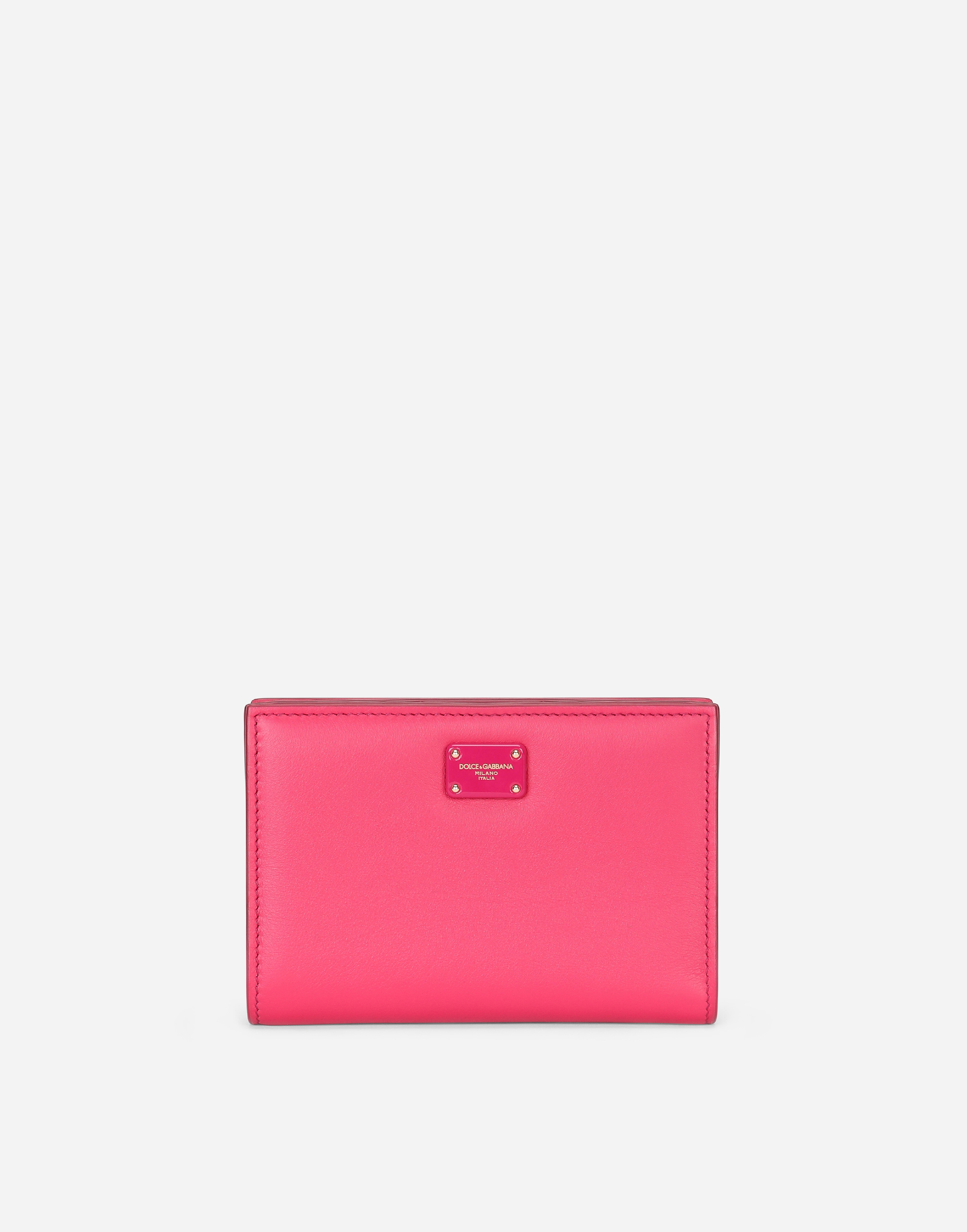 Small calfskin wallet with branded plate in Fuchsia