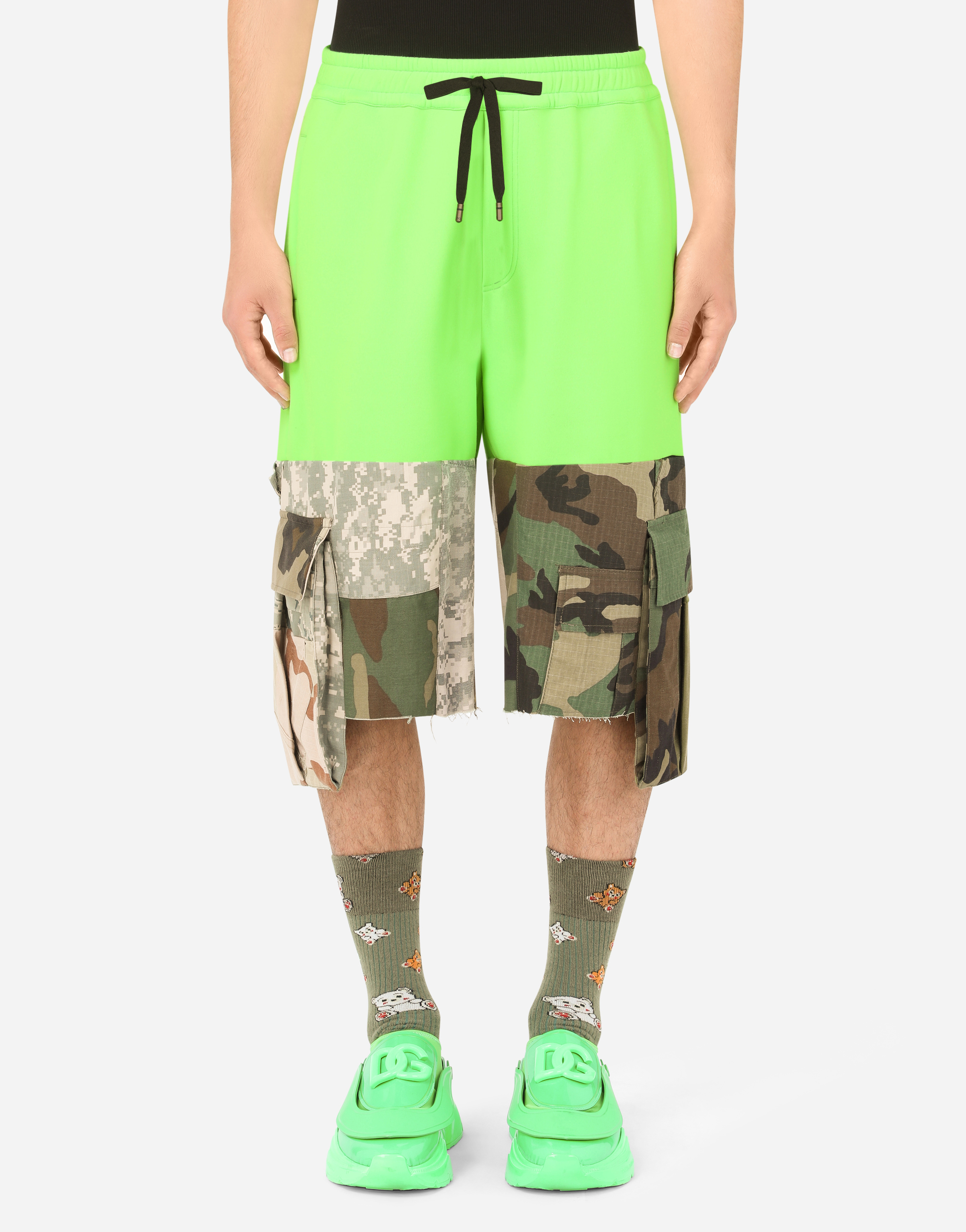 Camouflage patchwork jogging shorts in Multicolor