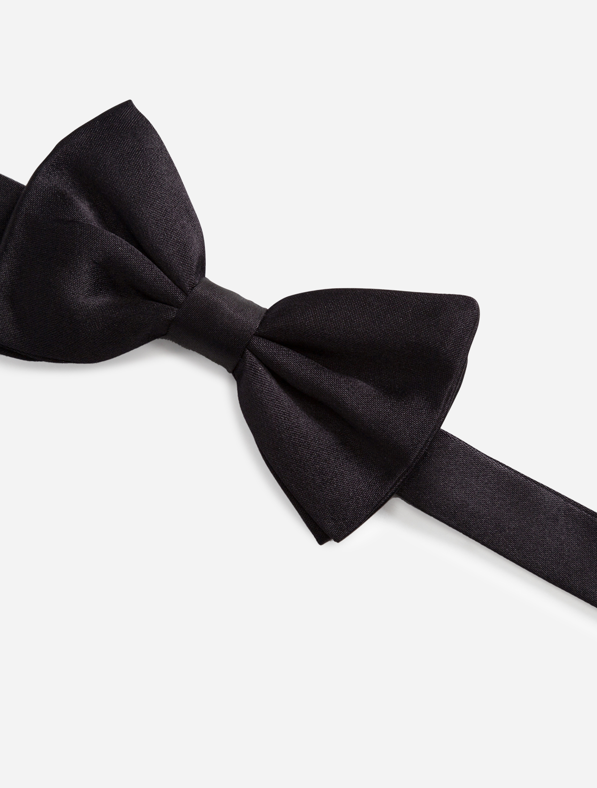 Silk bow tie in Black