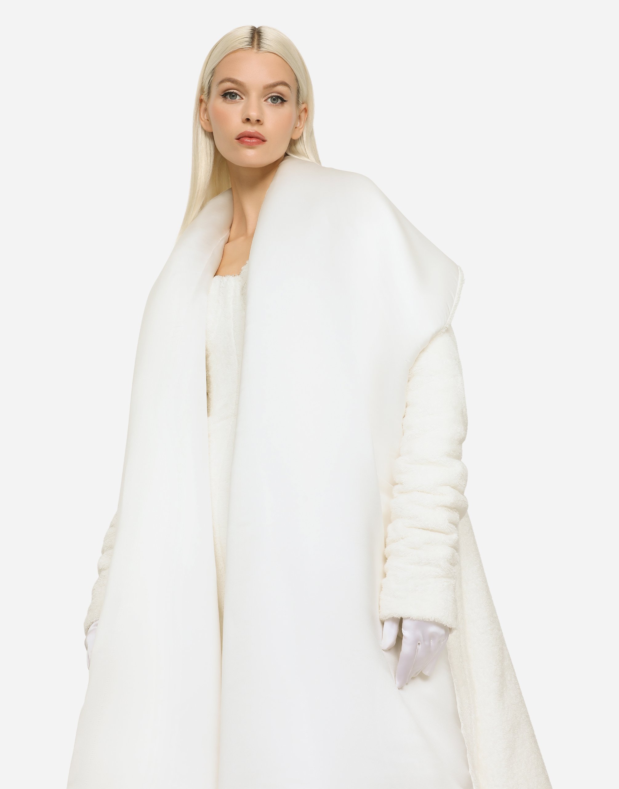 Shop Dolce & Gabbana Cappotto In White