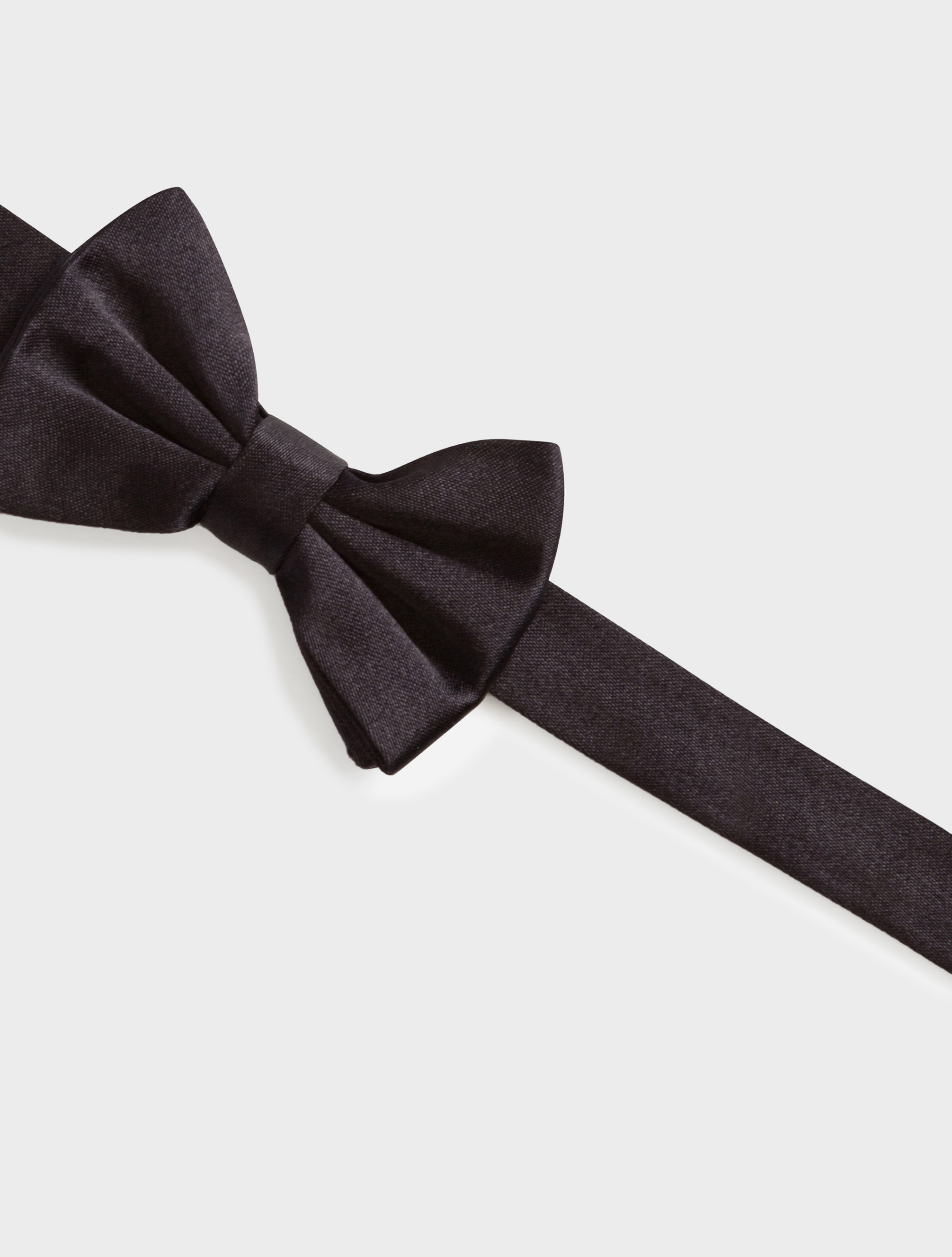 Silk bow tie in Black