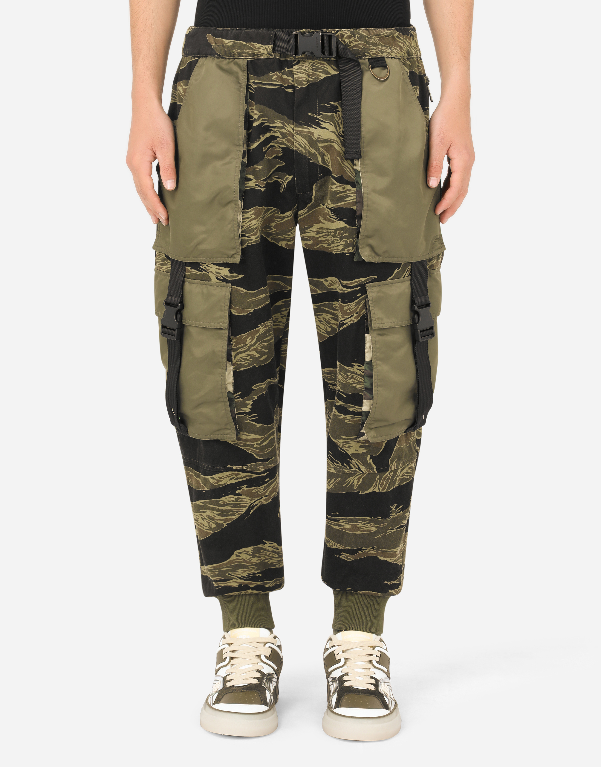 Cotton jogging pants with camouflage print in Multicolor