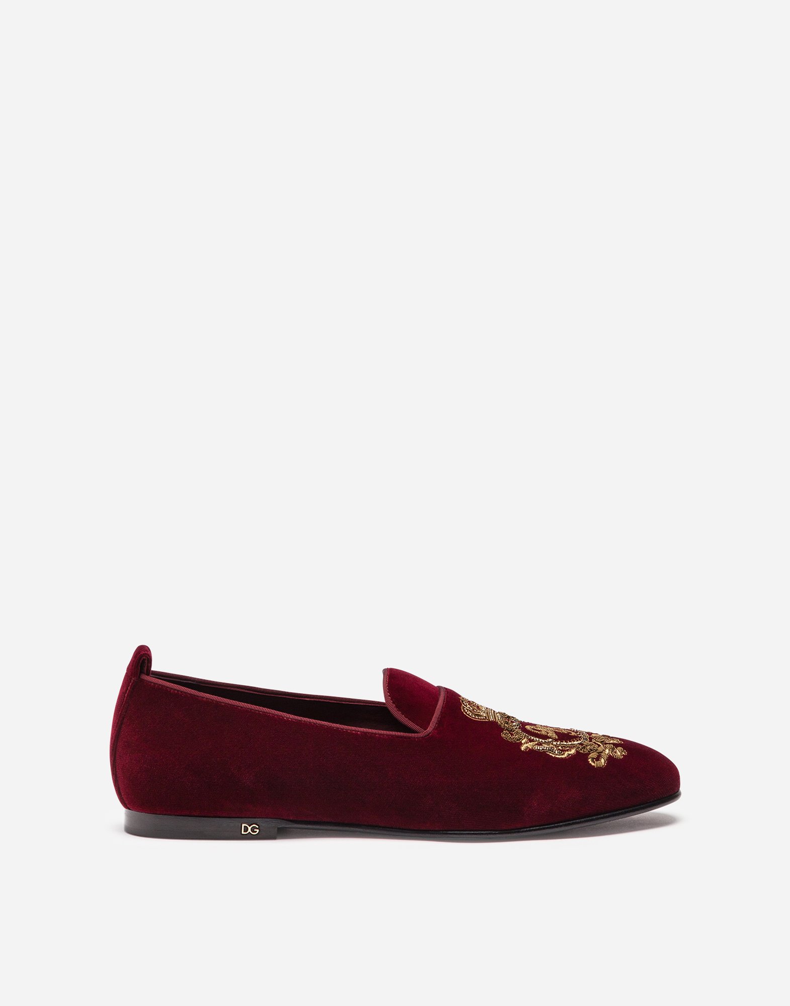 Velvet slippers with coat of arms embroidery in Bordeaux