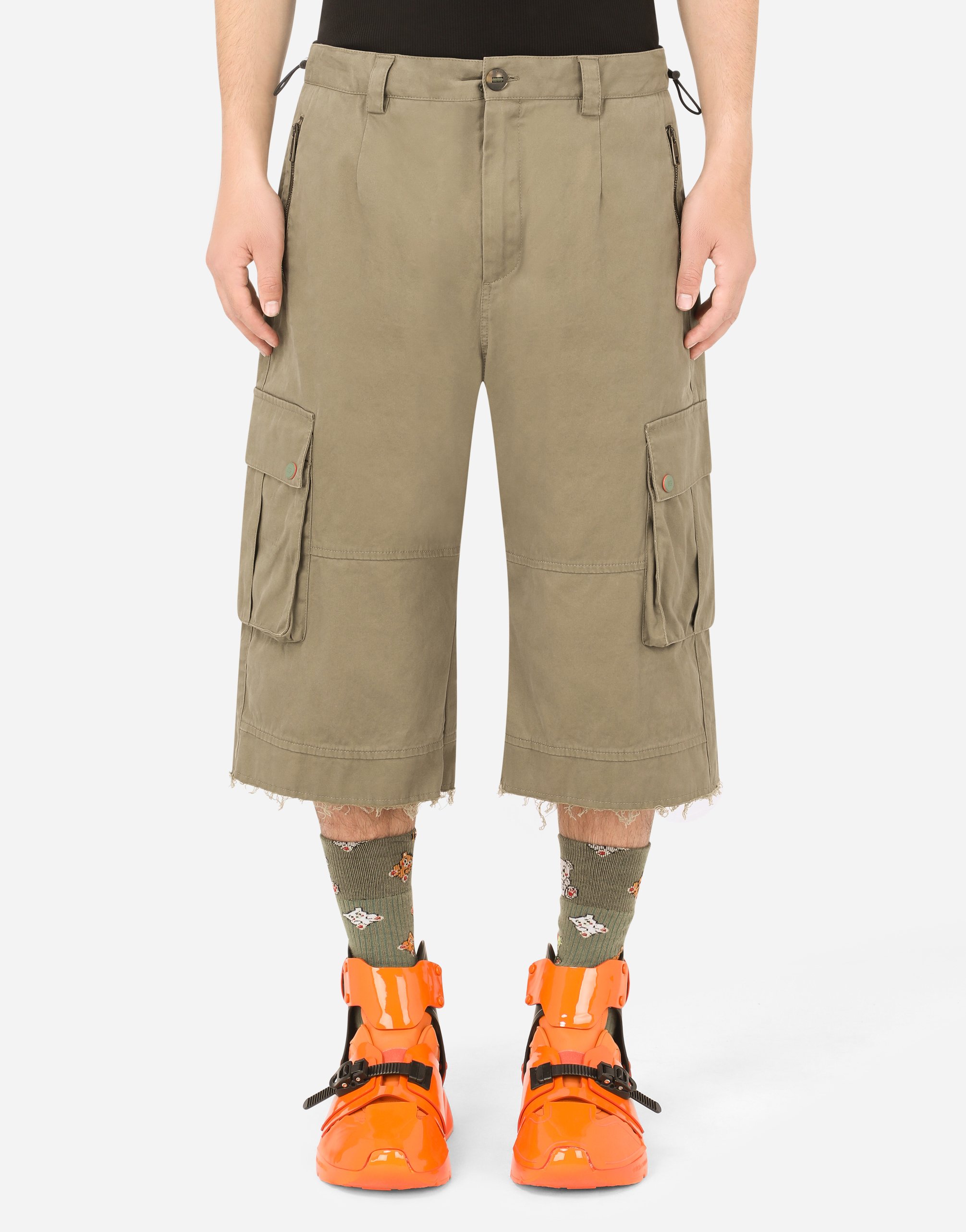 Stretch cotton cargo shorts in Green